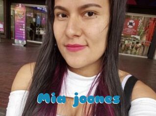 Mia_joones